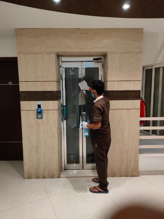 Fabhotel Prime Sky Light Vadodara Exterior photo