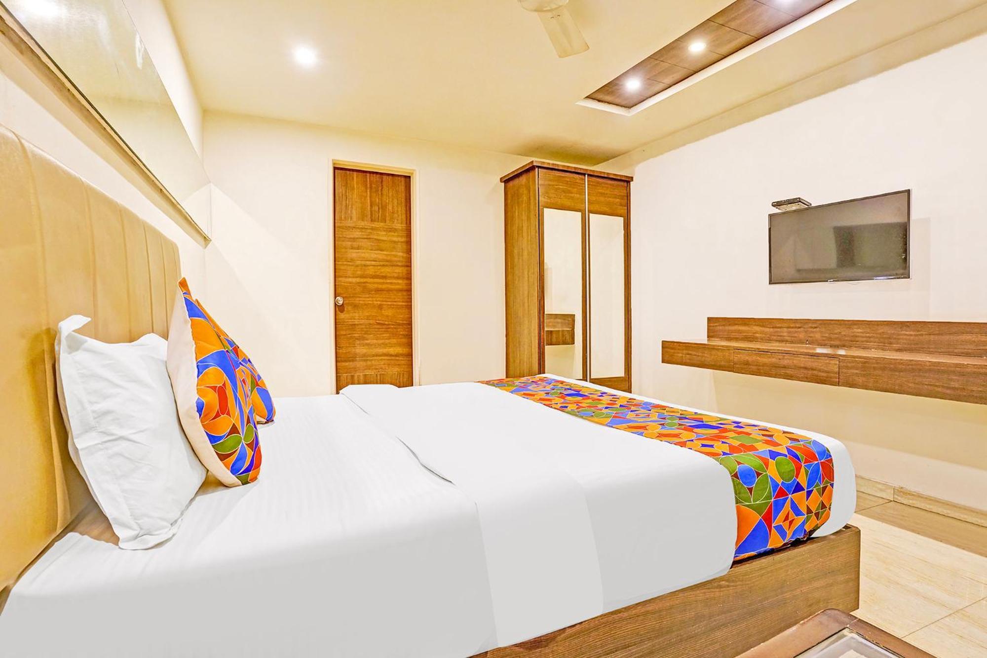 Fabhotel Prime Sky Light Vadodara Exterior photo